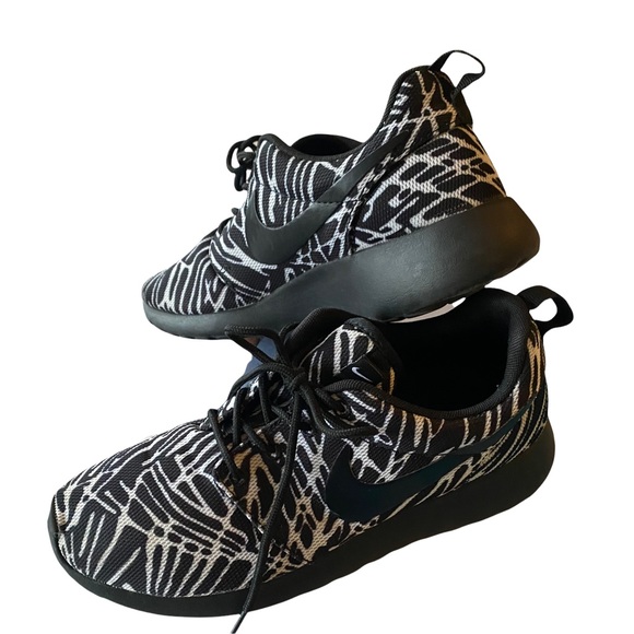 NIKE ROSHE RUN - Picture 2 of 7